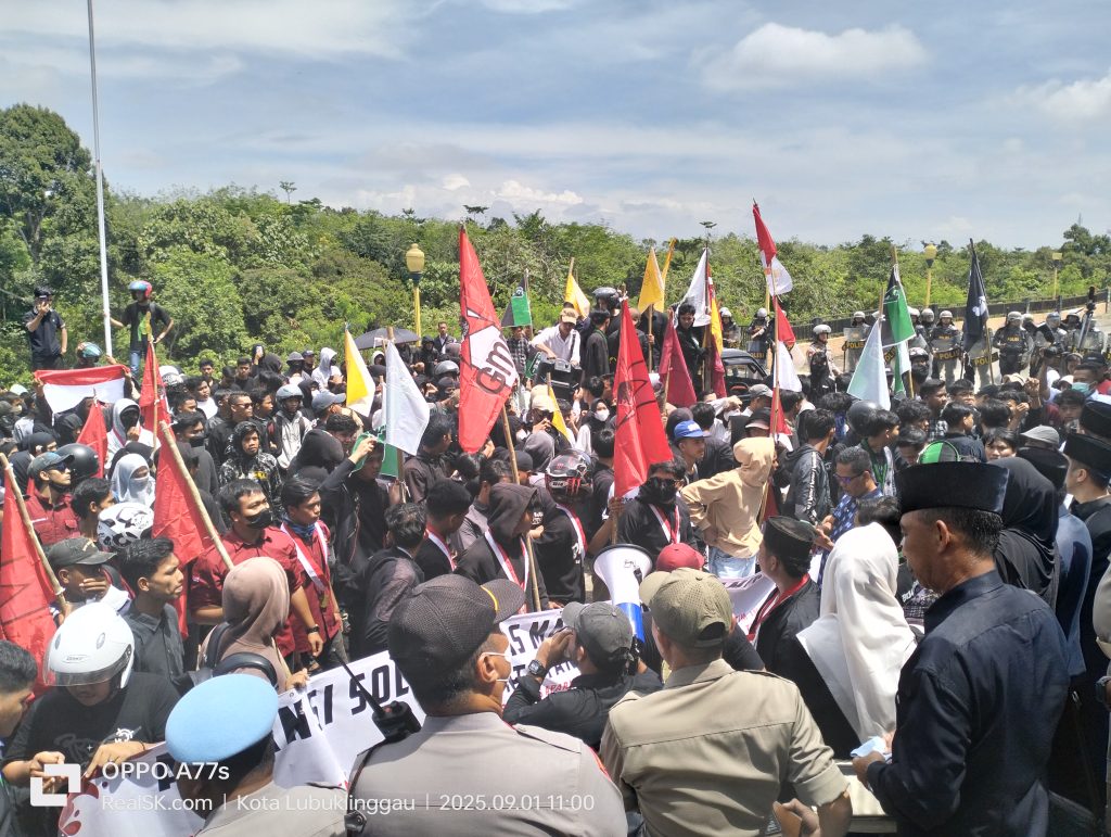 Aliansi Solidaritas Masyarakat Silampari Geruduk Kantor DPRD Kota Lubuk Linggau, Ini Tuntutannya